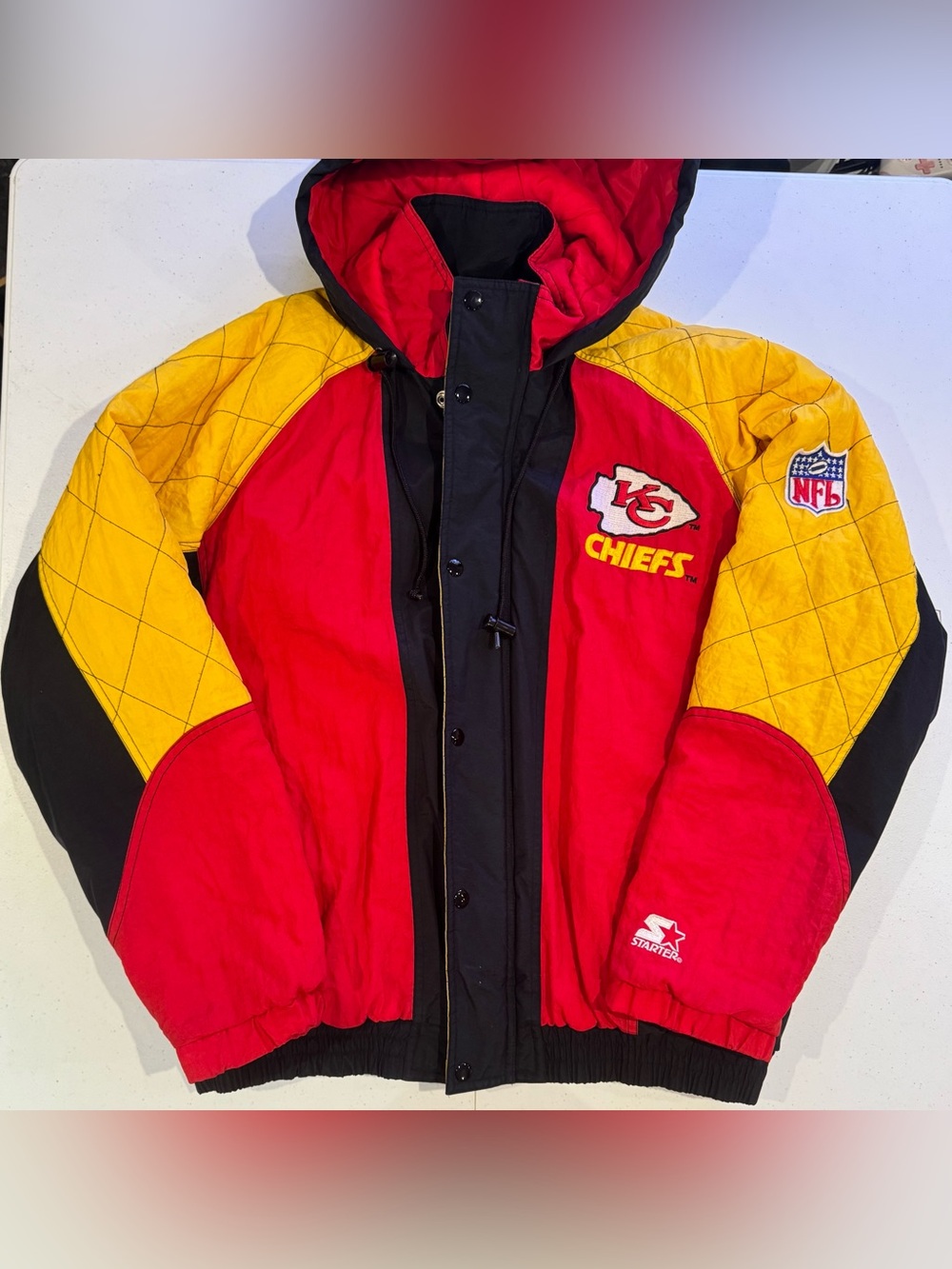 Vintage 90’s STARTER Kansas City Chiefs jacket size medium nfl football